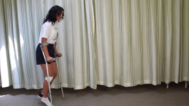 crutches_04_800x450.jpg